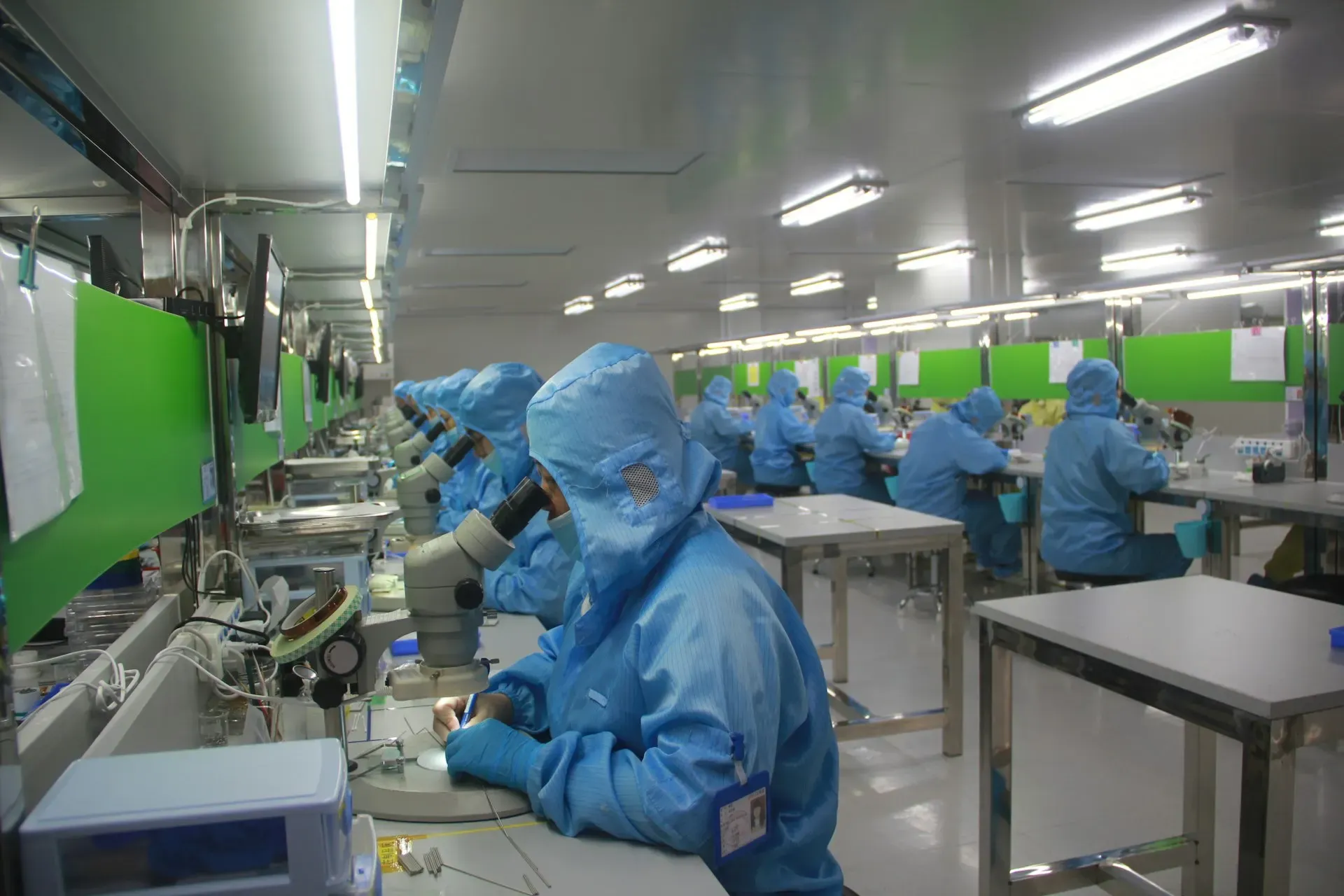 Medical device in a clinical procedure room